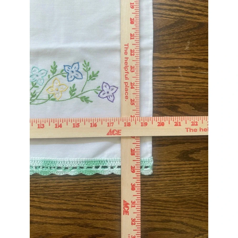 NWOT Hand Embroidered Cross Queen 2 Pillowcases White Floral Lace Trim Vintage